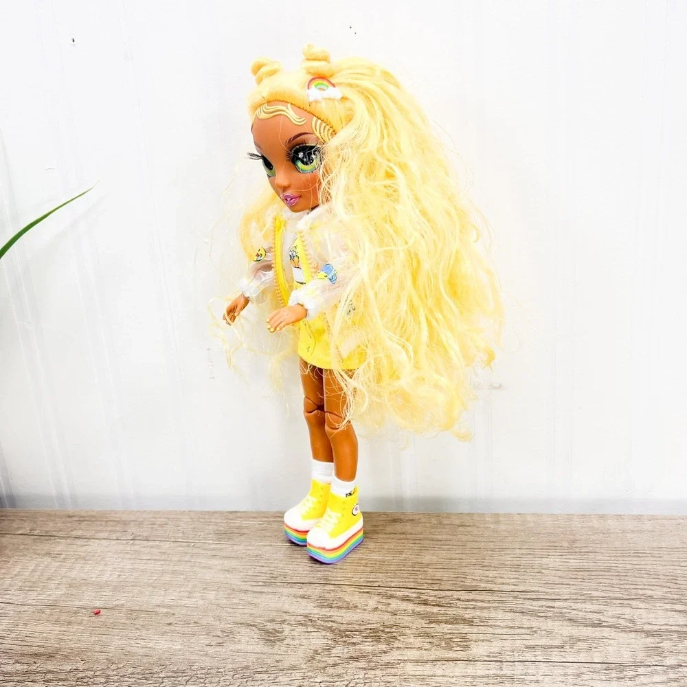 MGA Rainbow High Shadow High Fashion Doll‎ Junior Jr Sunny Madison